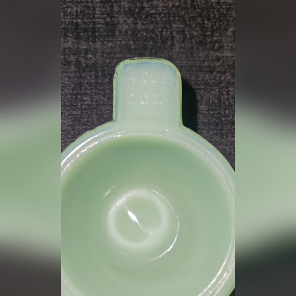 Vintage Jadeite Measuring Cups 1/2 And 1/4 - Picture 2 of 9